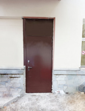 Дверь с фрамугой металлическая