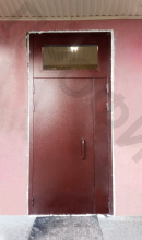 Дверь с окном во фрамуге двупольная 