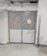 Дверь маятниковая металлическая