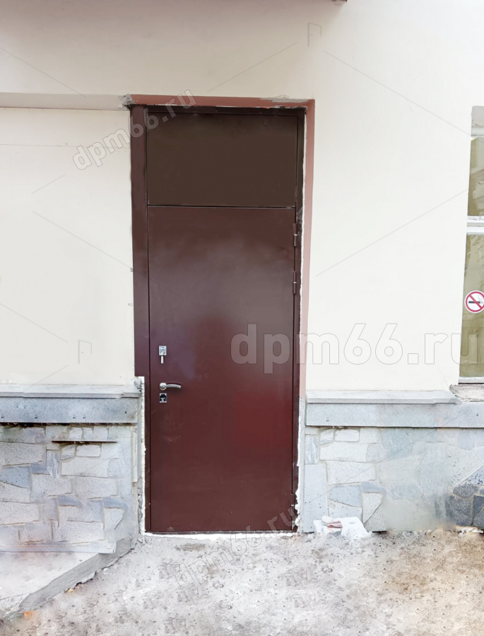 Дверь с фрамугой металлическая